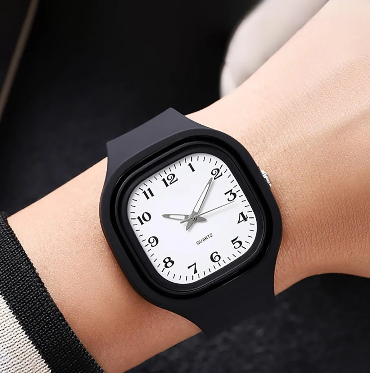 BESTKANG Unisex Quartz Watch Easy - to - Read Dial Casual Fashion Wristwatch for Men and Women