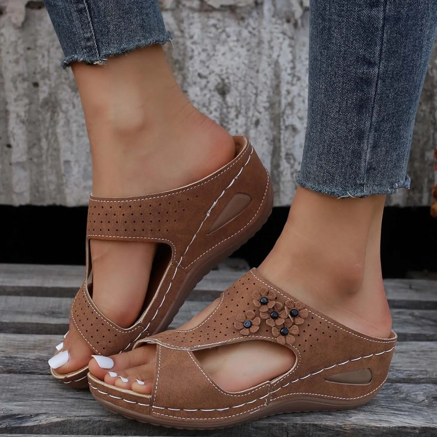 Eduavar Sandals for Women 2025 Slide Shoes Slip On Dressy Summer Open Toe Slippers Walking with Arch Support Beach Sandals