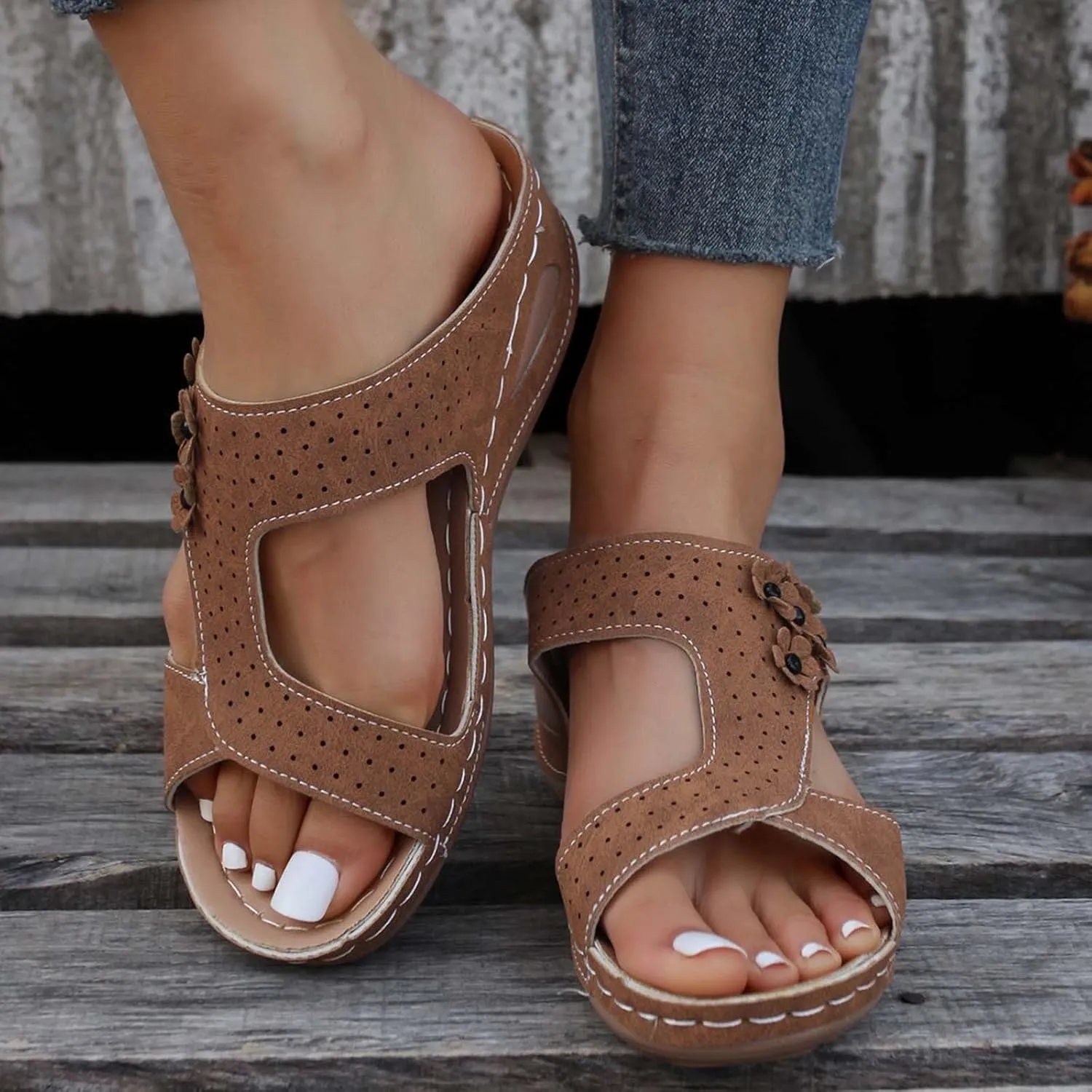 Eduavar Sandals for Women 2025 Slide Shoes Slip On Dressy Summer Open Toe Slippers Walking with Arch Support Beach Sandals
