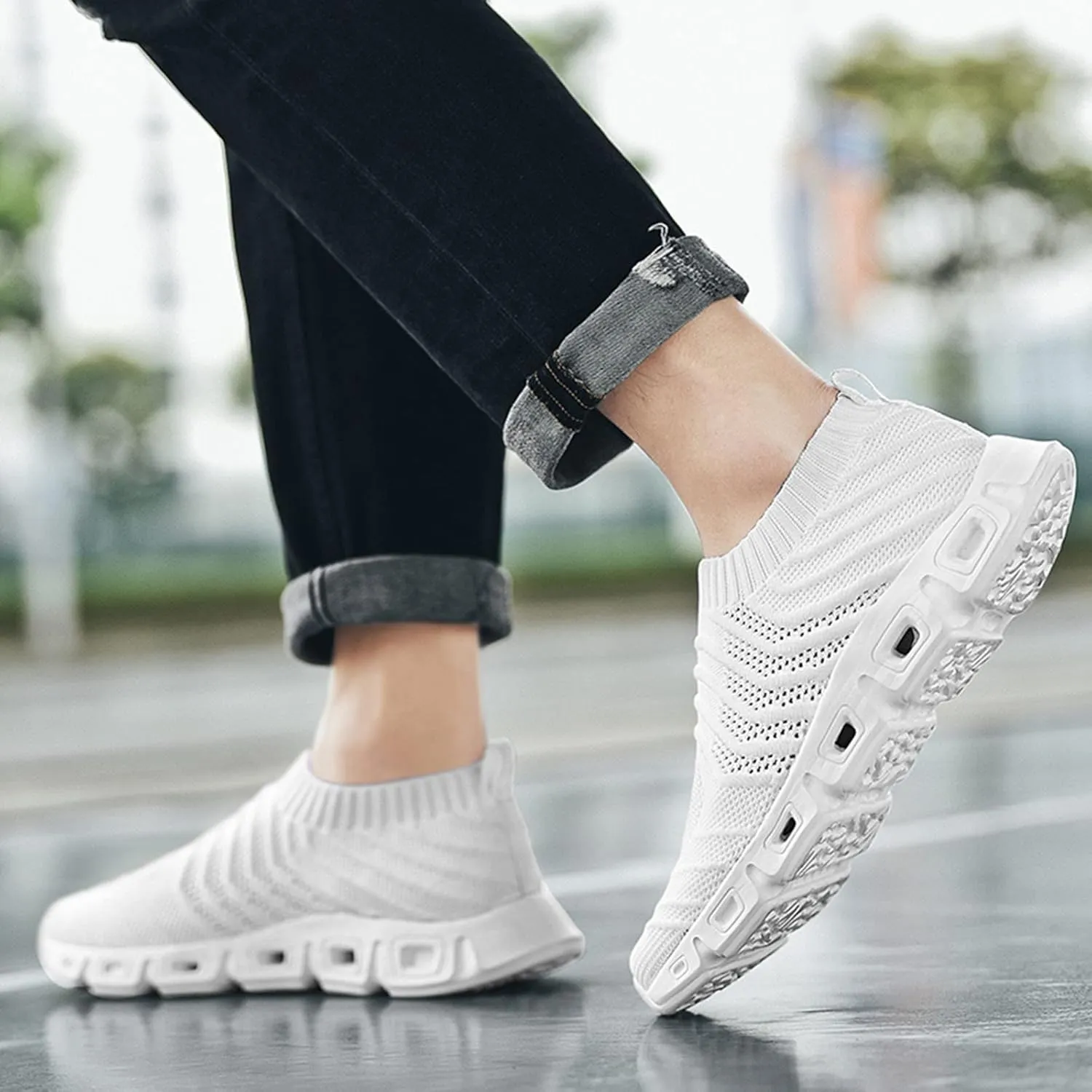 Men Sports Shoes Spring and Summer Fashionable New Pattern Breathable Mesh Sneaker Rack for Men Bedroom Shoes