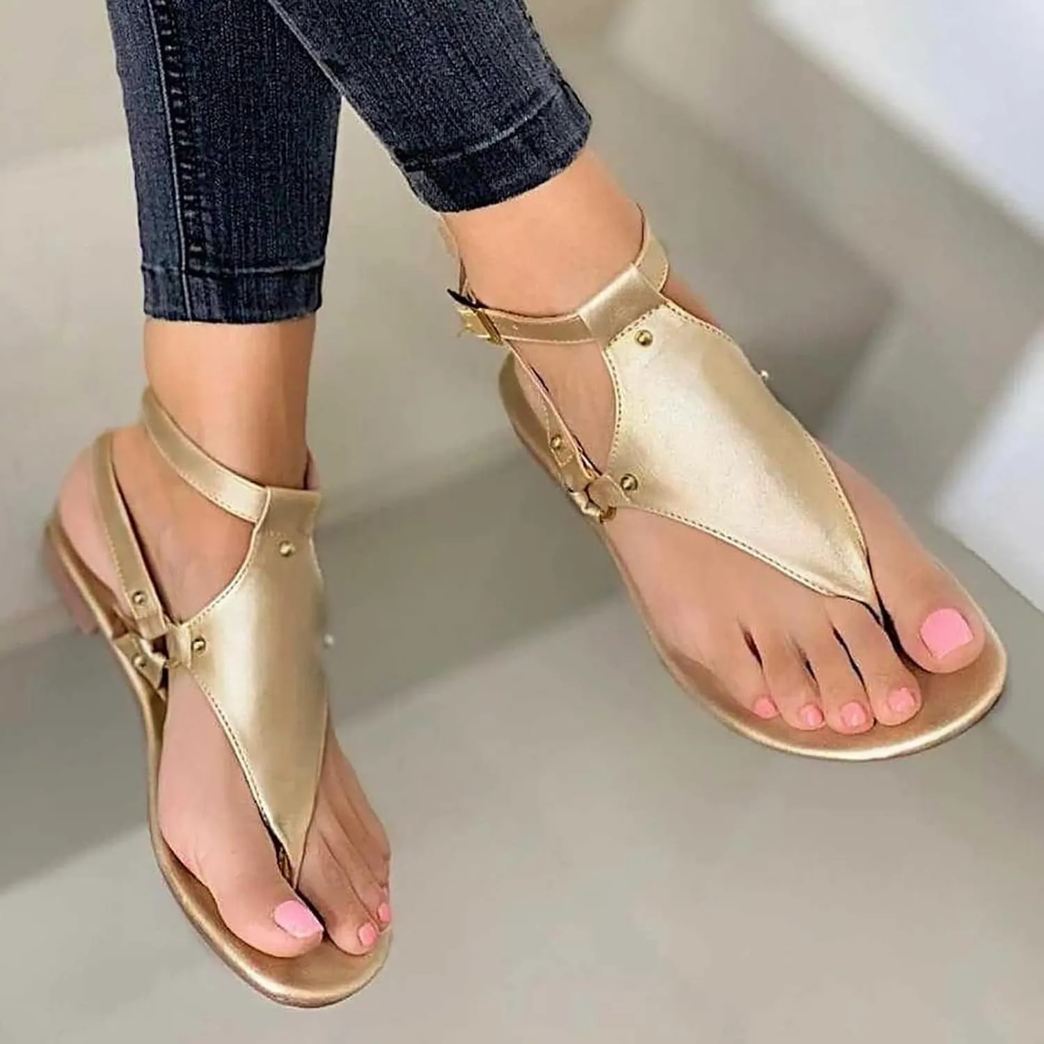 Sandals for Women Dressy Summer Thong Flip Flops Comfortable Ankle Strap Strappy Flat Beach Open Toe Buckle Casual Retro Gladiator Sandals with Adjustable Leather Slip On Slides Shoes